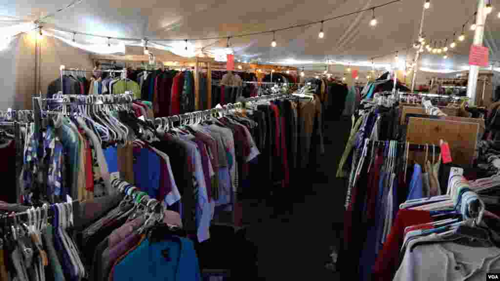 Donations to the Magalia Community Church&#39;s distribution center have been arriving from across the U.S. throughout the year. (Elizabeth Lee/VOA News)