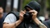 Un fotógrafo con un casco potector durante una protesta por los asesinatos de periodistas en México el 21 de agosto de 2019.