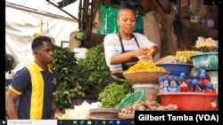 Angela Dominic, vendeuse de produits alimentaires au marché Garki d’Abuja, le 26 mars 2021.