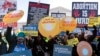 Manifestations à la Cour suprême contre les restrictions à l'avortement