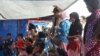 Petugas Badan Nasional Penanggulangan Bencana dan relawan pendamping, menghibur para pengungsi anak-anak pengungsi di tenda pengungsi kabupaten Pidie Jaya. (Foto: Humas BNPB)