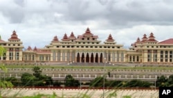 အစိုးရသစ်နဲ့ လွှတ်တော်တရပ်ပေါ်လာပြီး စီးပွားရေး မူဝါဒတွေလည်း အပြောင်းအလဲ လုပ်လာပါတယ်။