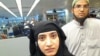 Foto bertanggal 27 Juli 2014 ini menunjukkan Tashfeen Malik, (kiri) dan Syed Farook saat berada di depan petugas Bea Cukai dan Pelindungan Perbatasan AS, di bandara Internasional O'Hare di Chicago (Foto: dok). 