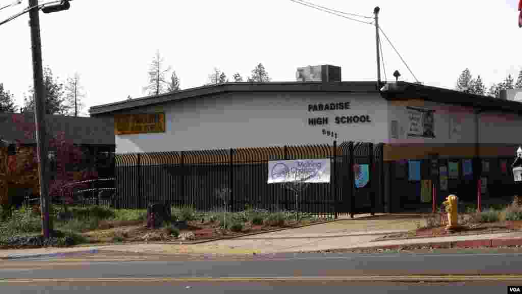 The school district in Paradise lost half of its enrollment after the Camp Fire. The high school&#39;s athletic direct says 85% of the remaining students at Paradise High School play at least one sport. (Elizabeth Lee/VOA News)