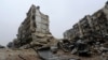 Kerusakan yang terlihat di kawasan al-Shaar Aleppo, Suriah, 13 Desember 2016 , during a media tour, Dec. 13, 2016. (REUTERS/Omar Sanadiki).