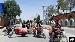 نیروهای طالبان درحال گشت‌زنی در شهر غزنی، پنج‌شنبه ۲۱ مرداد