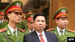 Tiến sĩ Cù Huy Hà Vũ bị tuyên án 7 năm tù vì bị cáo buộc âm mưu lật đổ chính phủ Việt Nam