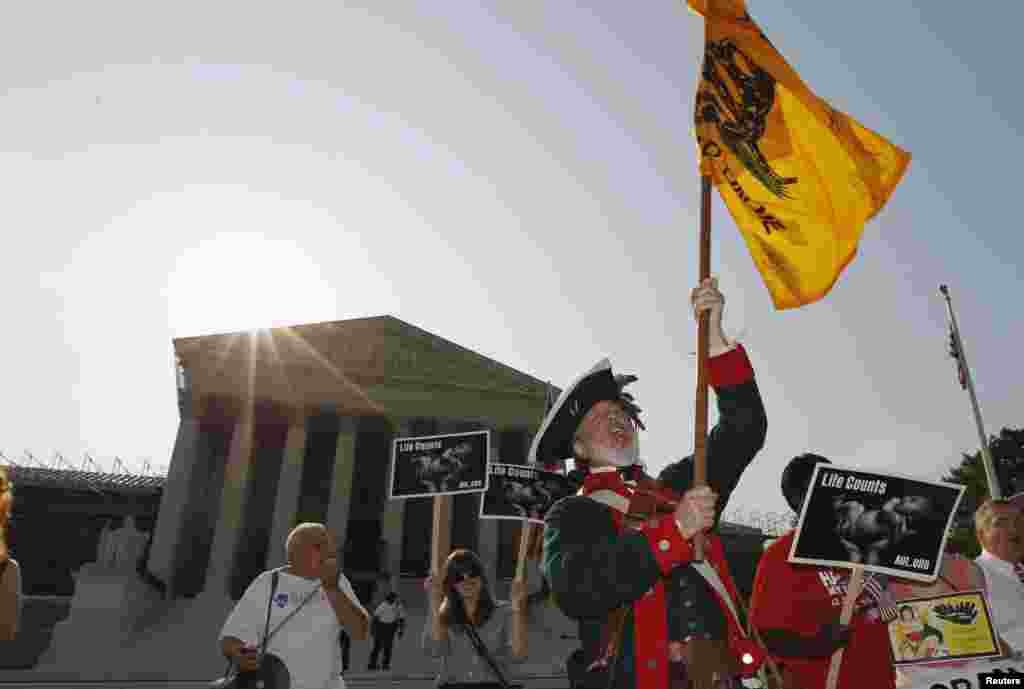 Tea Party supporter William Temple protests against President Barack Obama&#39;s 2010 health care overhaul outside the Supreme Court.