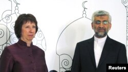  کاترین اشتون نماینده شش قدرت جهانی و سعید جلیلی مذاکره کننده اتمی ایران در کنار جلسات بغداد مذاکراتی دوجانبه نیز انجام دادند