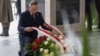 Poljski predsednik Andžej Duda polaže vijenac cvijeća na Grob Neznanog vojnika tokom svečanosti povodom Dana nezavisnosti Poljske, 11. novembra 2024. godine, u Varšavi.