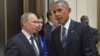 Presiden Rusia Vladimir Putin (kiri) berbicara dengan Presiden AS Barack Obama di sela KTT G20 di Hangzhou, China hari Senin (5/9). 