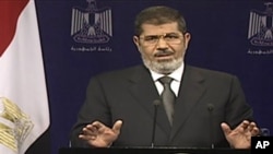 Presiden Morsi mengatakan dalam pidato televisi Selasa malam (2/7) bahwa ia tidak akan didikte dalam urusan domestik ataupun luar negeri.
