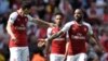 Le joueur d'Arsenal Alexandre Lacazette fête son but avec Granit Xhaka, à Londres, le 22 avril 2018.