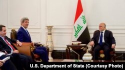 جان کری وزیر خارجه آمریکا روز جمعه در سفری غیرمنتظره وارد بغداد پایتخت عراق شد.
