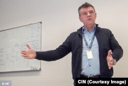 Sarajevska firma „MedIT“ je dobila poslove održavanja sistema elektronskog zdravstvenog kartona u tri kantona. Suvlasnik Samir Dedović kaže da je praksa da softverske kuće održavaju svoje sisteme (Foto: CIN)