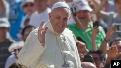 Pope Singing Girl