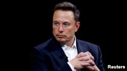 52 yaşındaki Elon Musk, Ekim 2022'de Twitter'ı 44 milyar dolara satın almış, Temmuz 2023’te de platformun adını X olarak değiştirmişti.