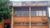Des étudiants devant le bâtiment de la DAOI à Ouagadougou, au Burkina, le 11 septembre 2018. (VOA/Issa Napon)