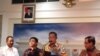 Menteri Koordinator Perekonomian Darmin Nasution di kantor Presiden, Jakarta, Kamis, 11 Februari 2016, menjelaskan soal paket ekonomi jilid 10. (VOA/Andylala)