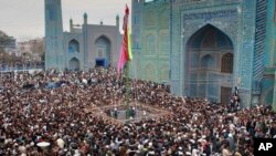 همه ساله یکی از بزرگترین جشن های نوروز افغانستان در شهر مزار شریف برگزار می شود