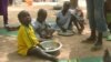 Anciens otages de Boko Haram avec leurs enfants à Mozogo au Cameroun le 21 octobre 2017.
