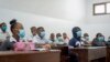 Les élèves portent des masques faciaux dans leur classe à l'école du révérend Kim, au quartier Lingwala, à Kinshasa le 10 août 2020, à la reprise des cours après le confinement. (Photo by Arsene Mpiana / AFP)