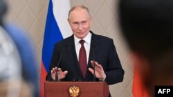 Bức ảnh do hãng thông tấn nhà nước Nga Sputnik công bố cho thấy Tổng thống Vladimir Putin phát biểu với báo chí sau khi tham dự cuộc họp của Tổ chức Hiệp ước An ninh Tập thể (CSTO) tại Astana vào ngày 28/11/2024.