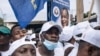 Des partisans du président sortant de la République du Congo, Denis Sassou-Nguesso, candidat à l'élection présidentielle, assistent à son dernier meeting de campagne à Brazzaville, le 19 mars 2021.