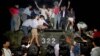 1989年6月4日，北京长安街附近，示威者带着石头登上镇压群众的军队装甲车。 
