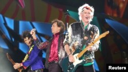 Keith Richards (R), Mick Jagger (C) and Ronnie Wood of the Rolling Stones perform a free outdoor concert at Ciudad Deportiva de la Habana sports complex in Havana, Cuba, March 25, 2016. REUTERS/Alexandre Meneghini