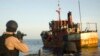 La Garde côtière américaine arraisonne un ravitailleur pirate dans le Golfe Aden13 mai 2009.
