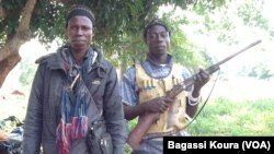 Des combattants Anti-Balaka près def Bangui, 1er avril 2014. Photo Bagassi Koura.