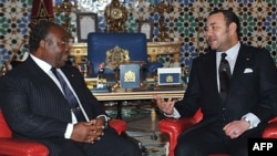 Mohammed VI et Ali Bongo au Palais royal lors d'une visite officielle à Marrakech le 27 décembre 2011.