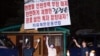 탈북단체인 자유북한운동연합 박상학 대표는 "13일 오후 9∼10시 경기도 김포시 월곶면 문수산에서 대북전단 50만장과 '더 인터뷰' USB·DVD 각 1천 개, 1달러 지폐 2천 장을 20개의 대형 풍선에 실어 보냈다"고 14일 밝혔다. 사진은 이 단체가 날려보낸 대북전단 풍선의 모습.