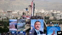 Supporters of former Yemeni President Ali Abdullah Saleh attend a ceremony marking the 35th anniversary of the founding of the Popular Conference Party, in Sana'a, Yemen, Aug. 24, 2017. 