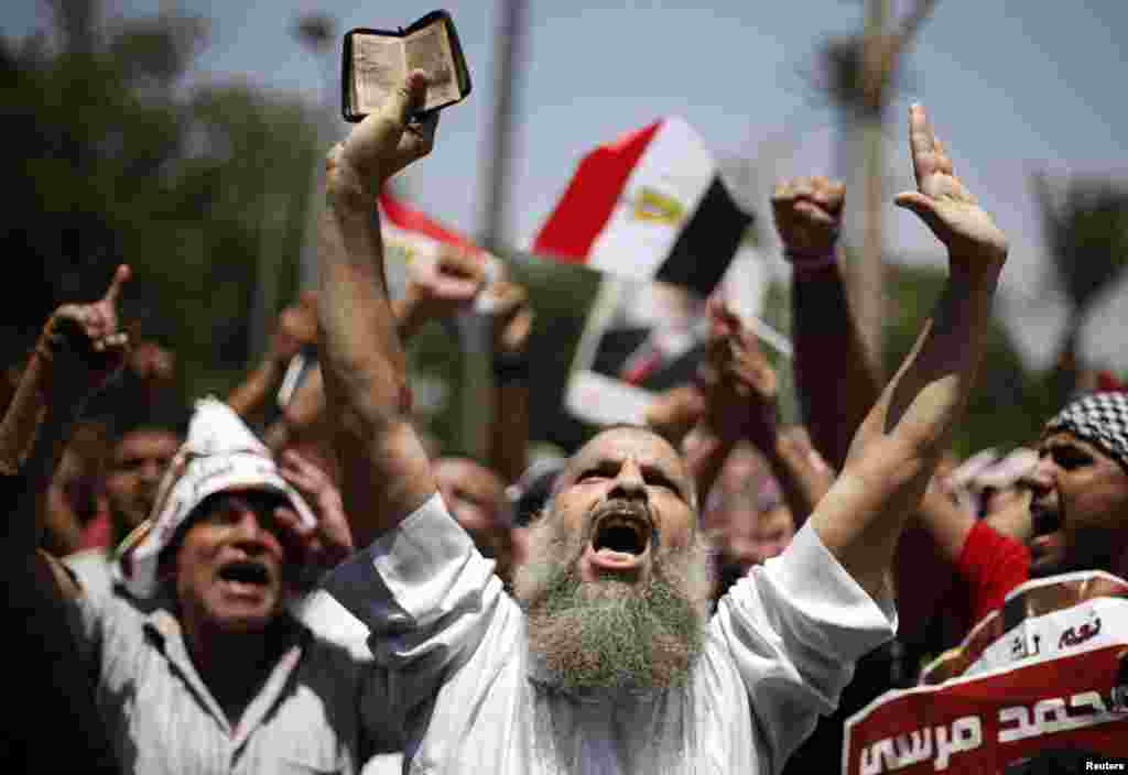 A protester, who supports former Egyptian President Mohamed Morsi, chants slogans during a rally near Cairo University after Friday prayers in Cairo, July 5, 2013. 