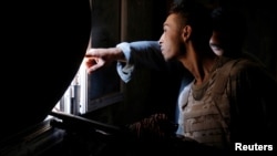 Les forces armées libyennes combattent les combattants de l'État islamiste, à Syrte, en Libye, le 19 juillet 2016.