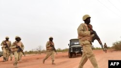 Des soldats burkinabés lors d'un entraînement au Burkina Faso, le 13 avril 2018.