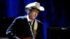 Musisi Rock Bob Dylan di Wiltern Theatre, Los Angeles, 5 Mei 2004. (REUTERS/Rob Galbraith/Files)