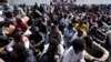 Des migrants illegaux assis durant la visite du représentante spécial de l'ONU Martin Kobler et du Directeur de l'OIM à Tripoli LE 22 MARS 2017