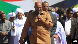 Presiden Sudan Omar al-Bashir berpidato di hadapan para pendukung pada sebuah rapat umum di Khartoum, Sudan, 9 Januari 2019. (Foto: dok).