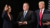 Gina Haspel jure sur la Bible tenue par Mike Pompeo, le secrétaire d'état. Elle est la nouvelle directrice de la CIA. A droite, le président américain Donald Trump assiste à la cérémonie à Langley, le siege de la CIA, le 21 mai 2018. 