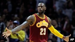 LeBron James , "premier joueur dans l'histoire de Cleveland à atteindre le chiffre symbolique des 20.000 points". 