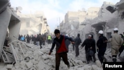 Pasukan pemerintah Suriah terus membombardir kota Aleppo untuk hari keempat berturut-turut hari Rabu (18/12). 