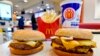 แฟ้ม - เมนูเบอร์เกอร์ Quarter Pounder และ Double Quarter Pound ของแมคโดนัลด์ ที่นครแอตแลนตา 6 มี.ค. 2018 (AP Photo/Mike Stewart, File)