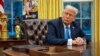 Le président Donald Trump dans le bureau ovale de la Maison Blanche à Washington, DC, le 11 février 2025.