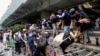 Masyarakat dan para demonstran di Bandara Internasional Hong Kong, 1 September 2019.