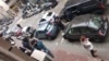 Policija, članovi Jevrejske opštine Beograd i pripadnici privatnog obezbeđenja ispred sedišta JOB-a, nakon lažne dojave o postavljenoj bombi u zgradi JOB-a, u Beogradu, 16. marta 2019. (Foto: Jovani Varon, JOB)