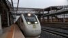 La nouvelle navette à écartement standard du Nigéria entre le centre économique de Lagos et Ibadan, la capitale régionale du sud-ouest du Nigéria, à la gare d'Ebute-Metta Lagos, le 16 mars 2021.
