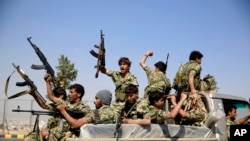 عربستان سعودی ایران را متهم می کند که از شبه نظامیان حوثی حمایت می کند. 